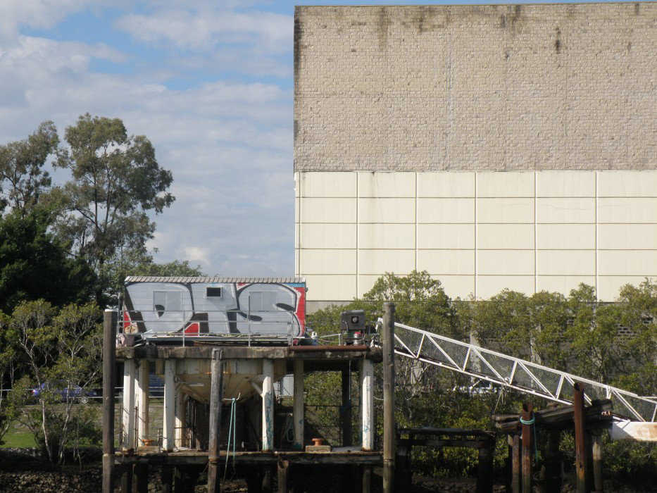 Graffiti Bombing in Brisbane - Photo by Wolfneck - dts, brisbane, australia