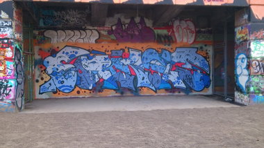 Graffiti Wall in Vienna - Photo by Wolfneck - vienna, austria, sobekcis