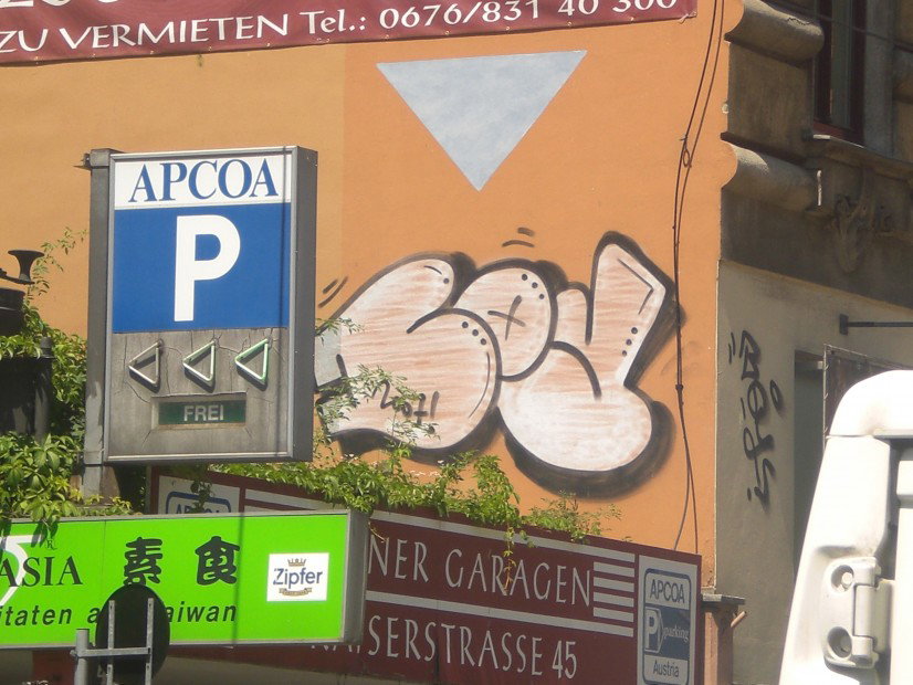 Graffiti Bombing in Vienna - Photo by Wolfneck - vienna, street, bombing