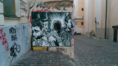 Graffiti Street Art in Vienna - Photo by Wolfneck - vienna, broken, fingaz