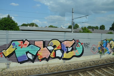 Graffiti Bombing in Vienna - Photo by Wolfneck - line, train, line