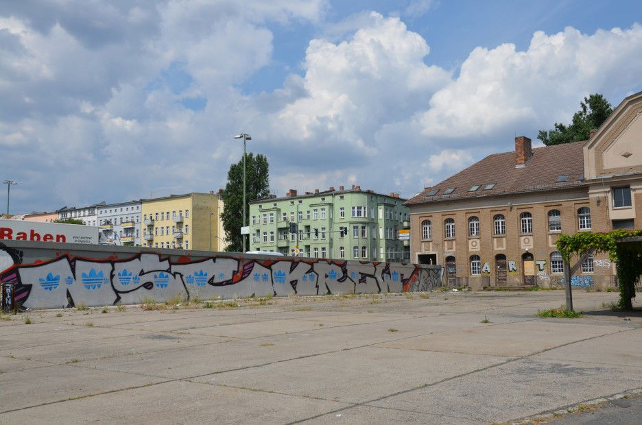 Graffiti Bombing in Berlin - Photo by Wolfneck - nsc, graffiti, bombing