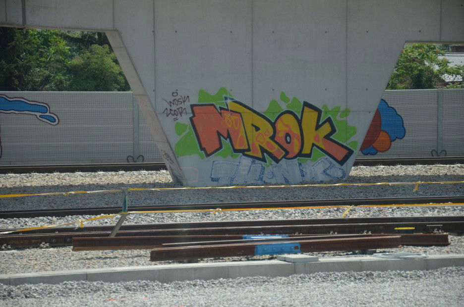 Graffiti Bombing in Vienna - Photo by Wolfneck - vienna, austria, mrok