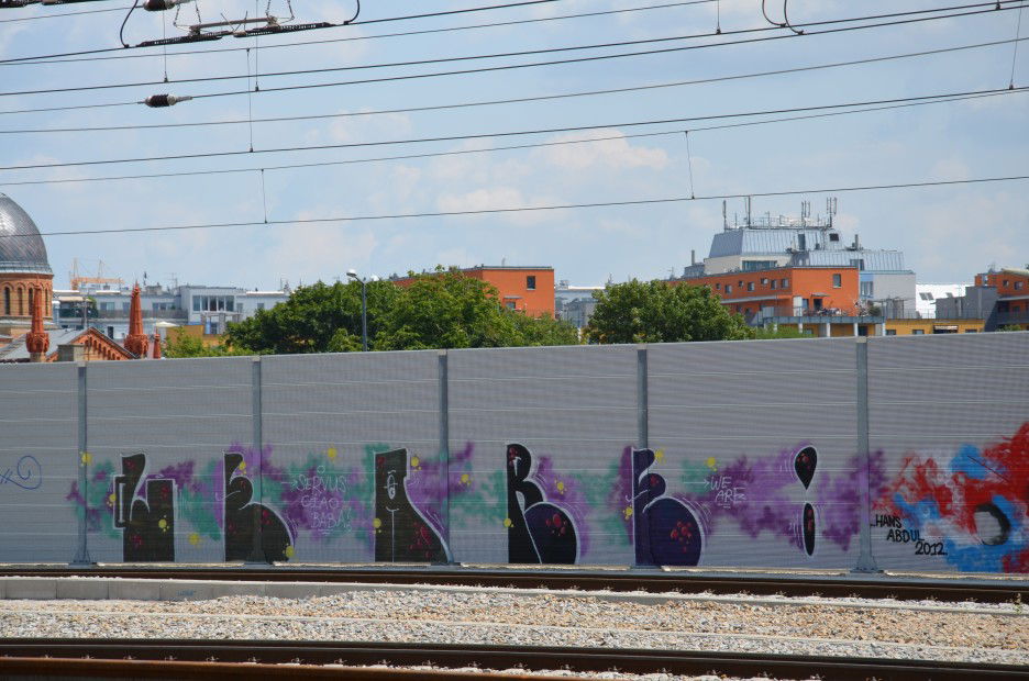 Graffiti Bombing in Vienna - Photo by Wolfneck - vienna, line, wien