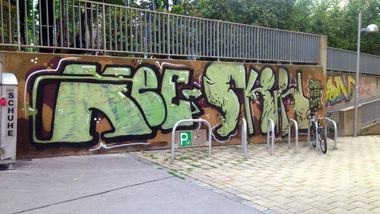 Graffiti Wall in Vienna - Photo by Wolfneck - skirl, wall, vienna