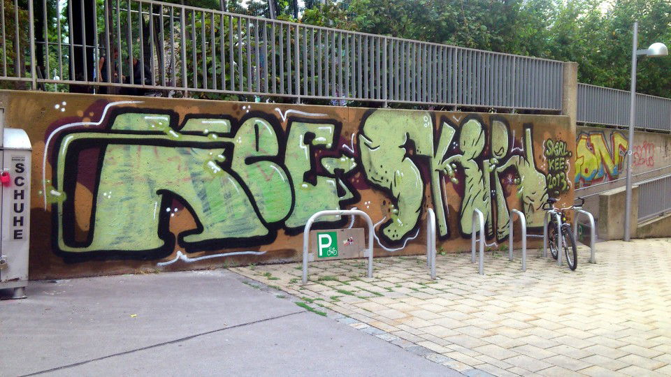 Graffiti Wall in Vienna - Photo by Wolfneck - skirl, wall, vienna