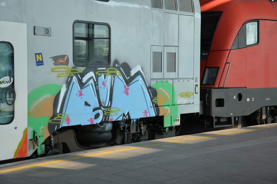 Graffiti Train in Vienna - Photo by Wolfneck - train, graffiti, bombing