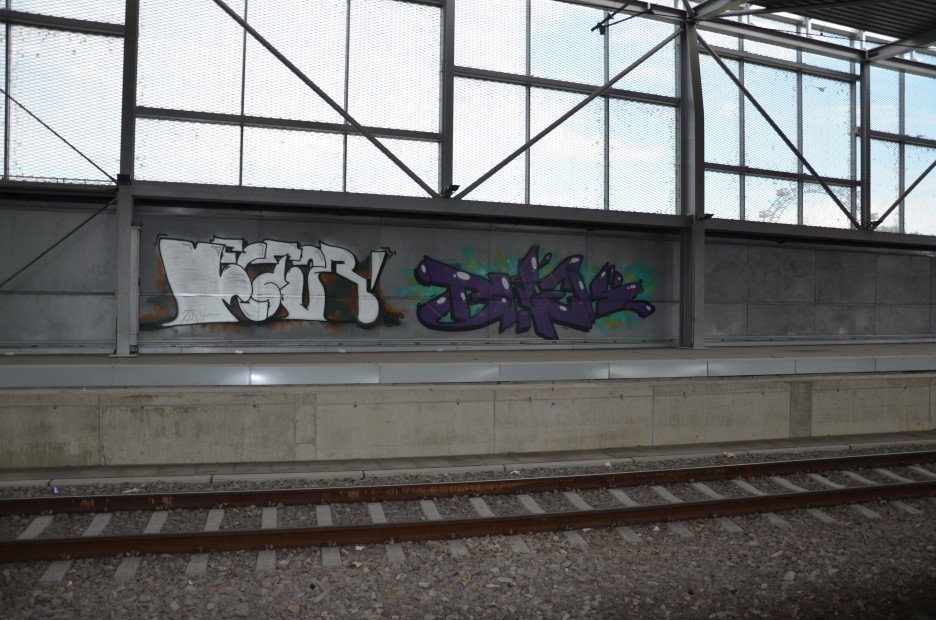 Graffiti Bombing in Vienna - Photo by Wolfneck - vienna, wien, graffiti