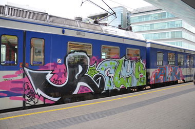 Graffiti Train in Vienna - Photo by Wolfneck - trains, graffiti, wien