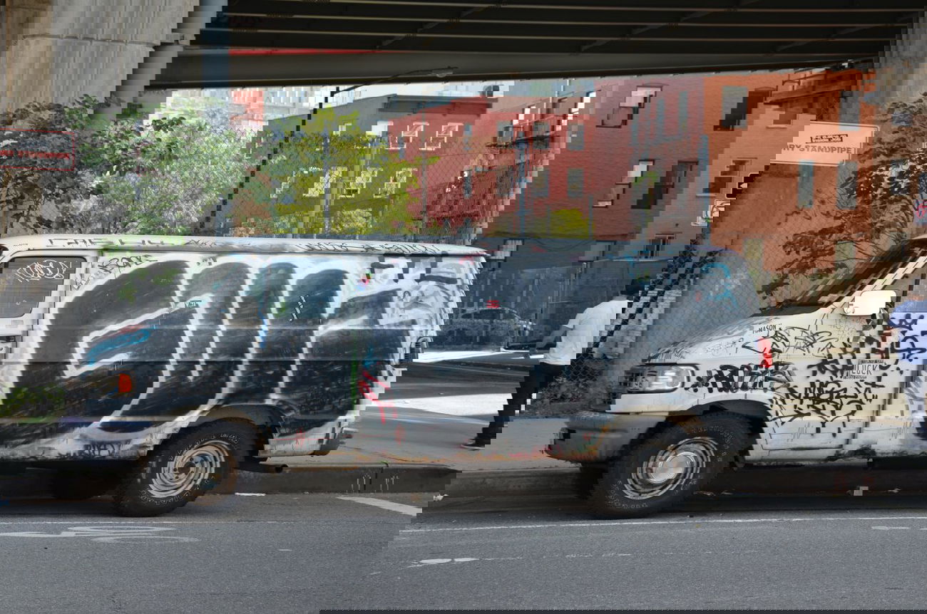 Graffiti Bombing in New York - Photo by Wolfneck - bombing, throwie, throw