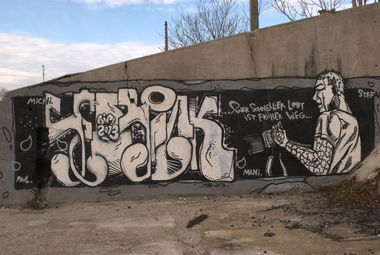 Graffiti Wall in Vienna - Photo by Wolfneck - skirl, exploring, wien