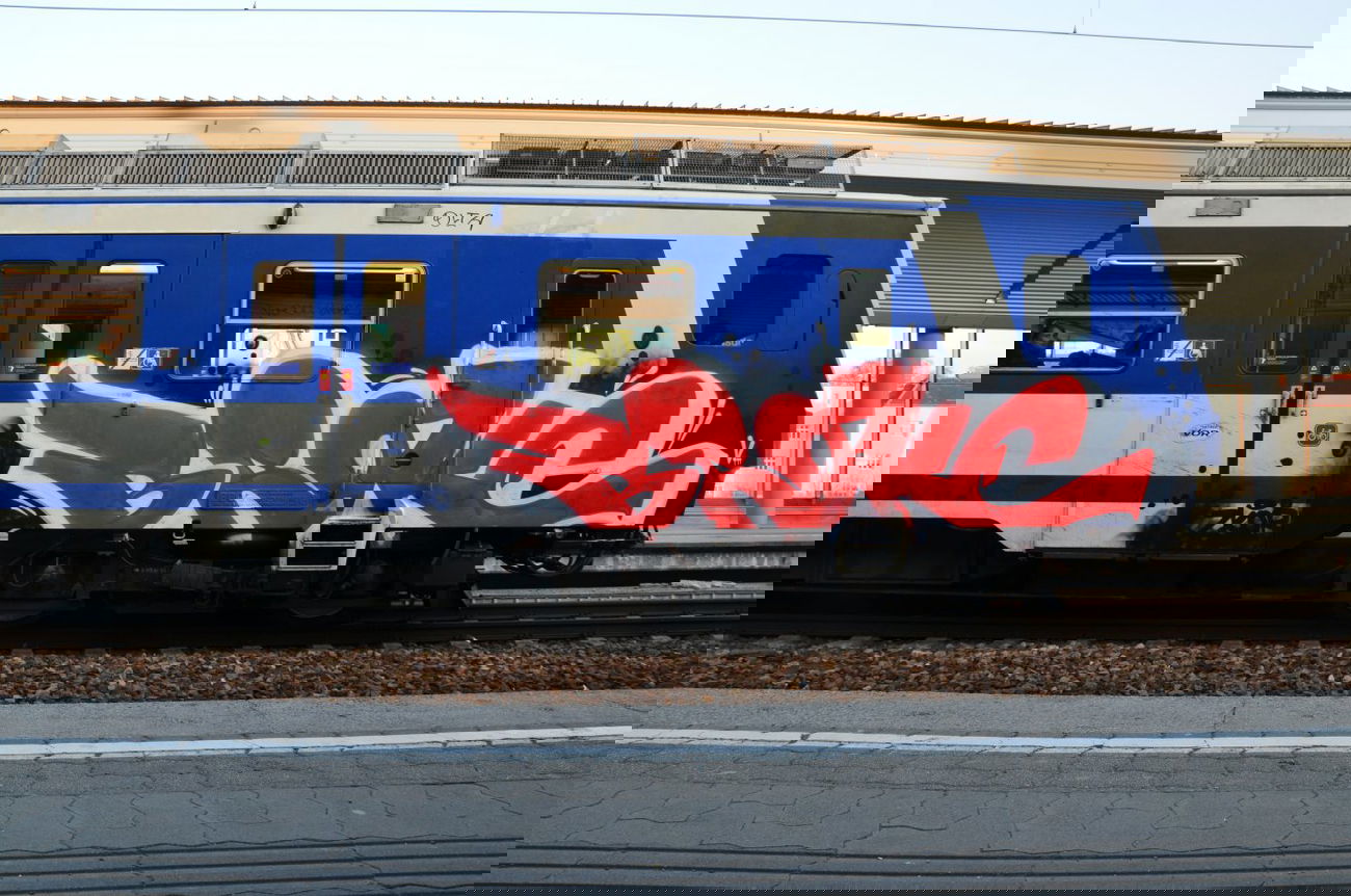 Graffiti Train in Vienna - Photo by Wolfneck - train, sbahn, broke
