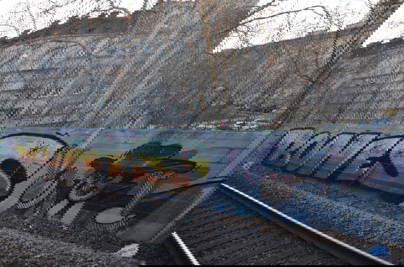 Graffiti Bombing in Vienna - Photo by Wolfneck - bombing, line, graffiti