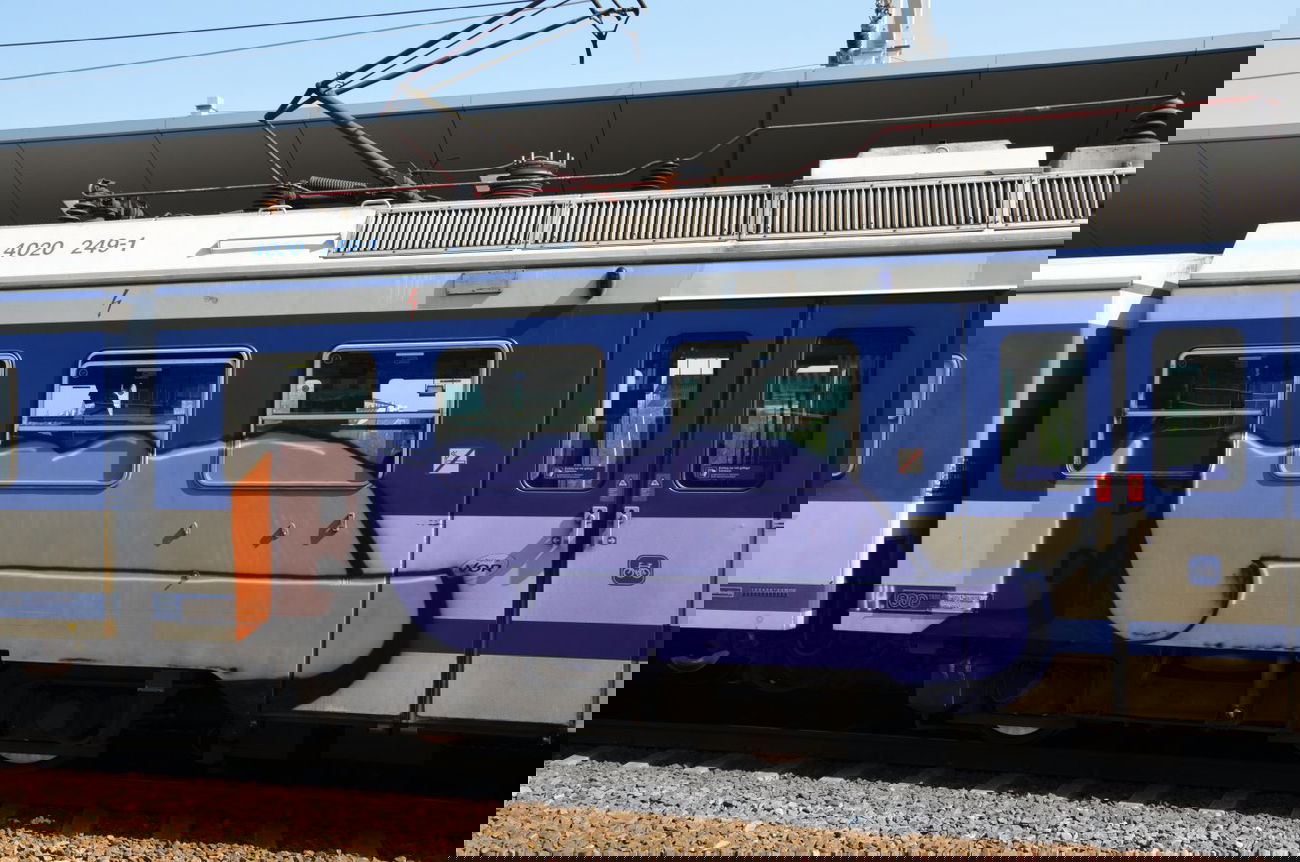 Graffiti Train in Vienna - Photo by Wolfneck - train, sbahn, graffiti