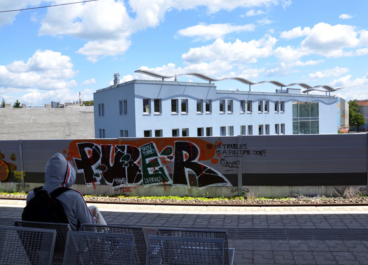 Graffiti Bombing in Vienna - Photo by Wolfneck - wien, vienna, austria
