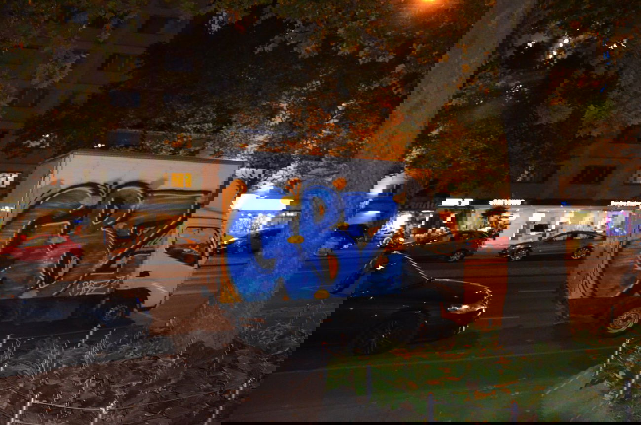 Graffiti Bombing in Vienna - Photo by Wolfneck - boxtruck, truck, vienna