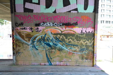 Graffiti Wall in Vienna - Photo by Wolfneck - yelom, graffiti, wien