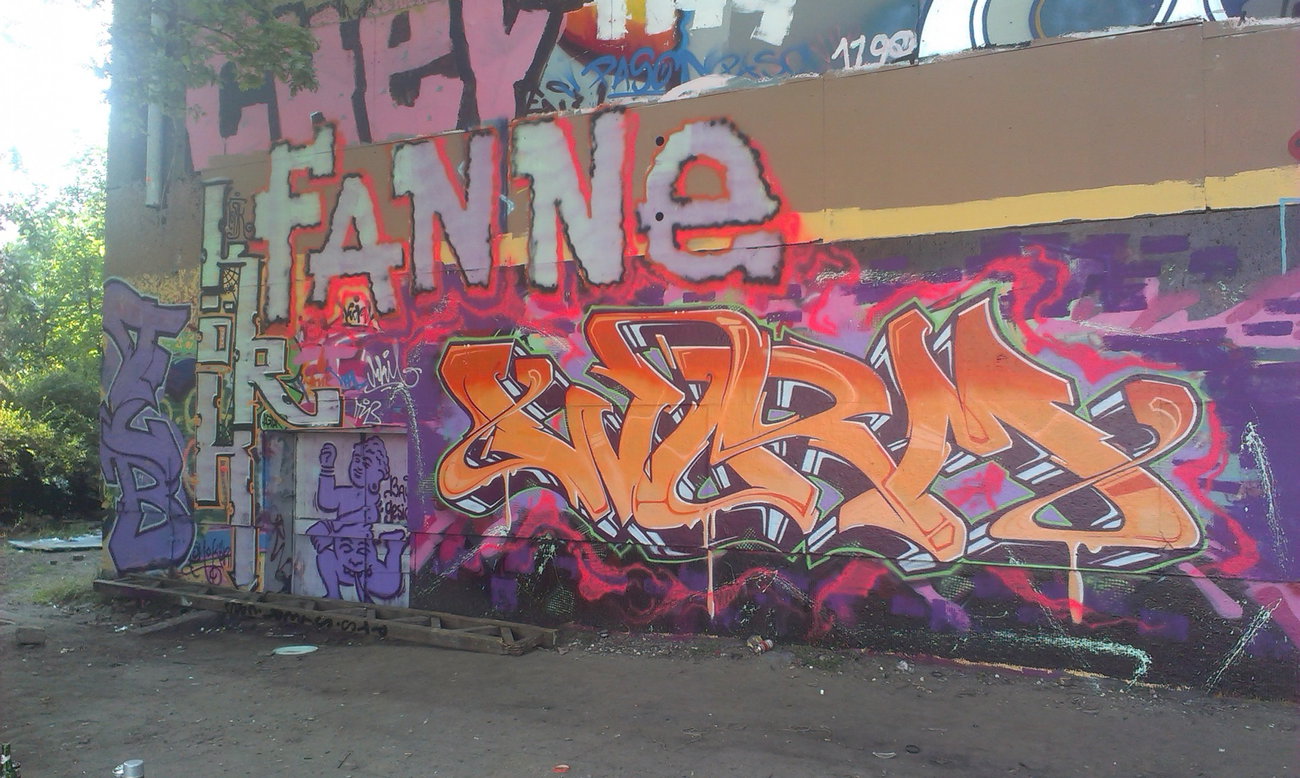 Graffiti Wall - Photo by Worm - TLB