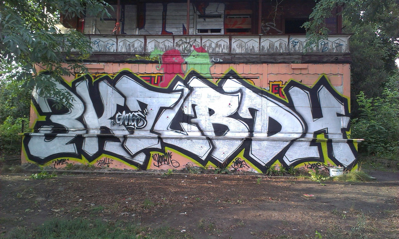 Graffiti Wall - Photo by Worm - §K, TLB, DH