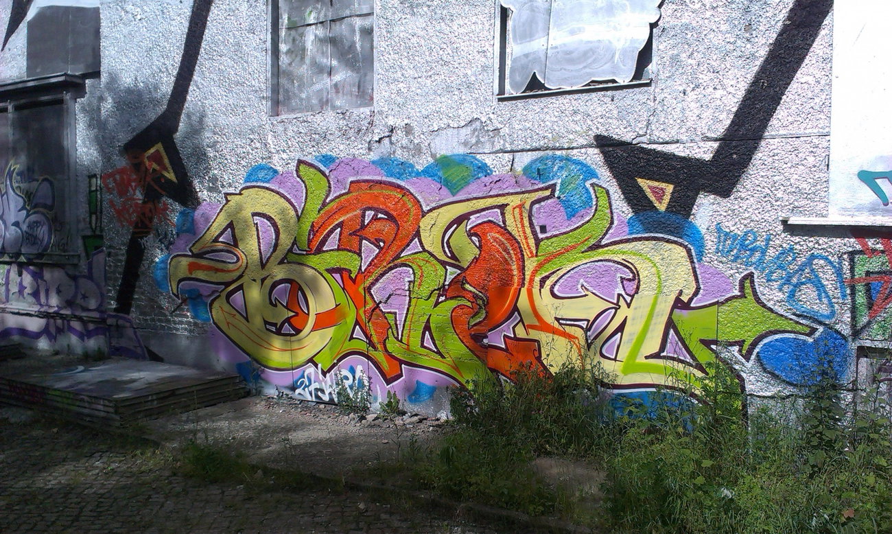 Graffiti Wall - Photo by Worm - TLB