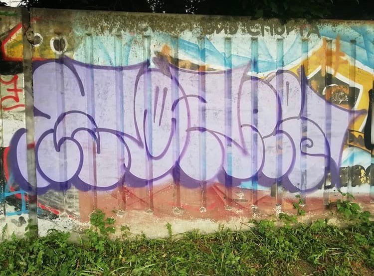 Graffiti Wall - Photo by Wozer - throwup, throwie (2019)