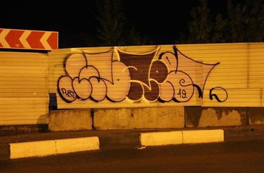 Graffiti Wall - Photo by Wozer - throwup, throwie (2019)