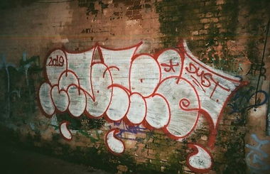 Graffiti Wall - Photo by Wozer - throwup, throwie