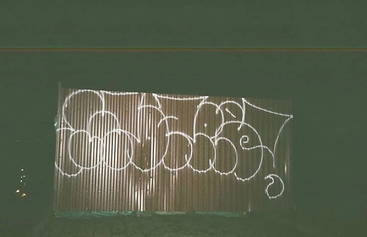 Graffiti Wall - Photo by Wozer - throwup, throwie