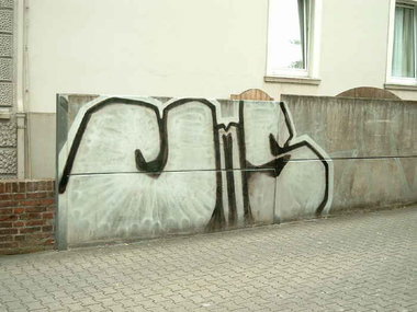 Graffiti Bombing - Photo by WurstUndKaese - Cms