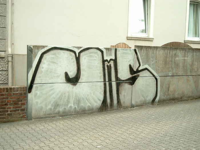 Graffiti Bombing - Photo by WurstUndKaese - Cms