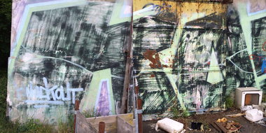 Graffiti Bombing - Photo by WurstUndKaese - KO, Knock, out (2002)