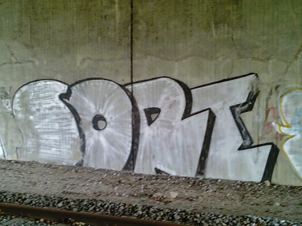 Graffiti Bombing - Photo by WurstUndKaese - Sore, Ahs, Sor