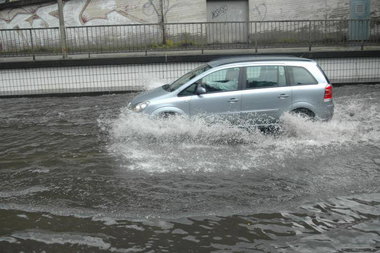 Graffiti Bombing - Photo by WurstUndKaese - KSL, Kingsizeletters, Cn (2002)