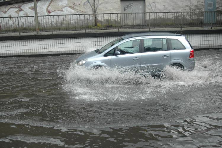 Graffiti Bombing - Photo by WurstUndKaese - KSL, Kingsizeletters, Cn (2002)