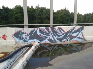Graffiti Bombing - Photo by WurstUndKaese - Quest, quester, nsg (2014)