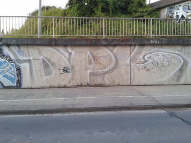 Graffiti Bombing - Photo by WurstUndKaese - Dpl, Gütersloh, berlin (2001)