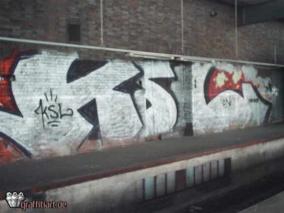 Graffiti Bombing - Photo by WurstUndKaese - Ksl, war, itch (2002)