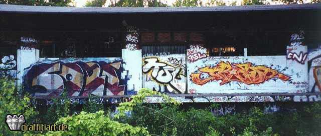 Graffiti Bombing - Photo by WurstUndKaese - Sore, treso, Ksl (2002)