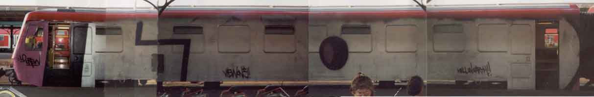 Graffiti Train - Photo by WurstUndKaese - Lo, Crew, View (2001)