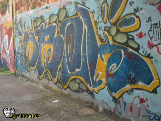 Graffiti Wall - Photo by WurstUndKaese - Arok, Ak, Rabe (2001)
