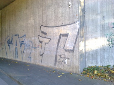 Graffiti Bombing - Photo by WurstUndKaese - tt, tagteam, bielefeld (2002)