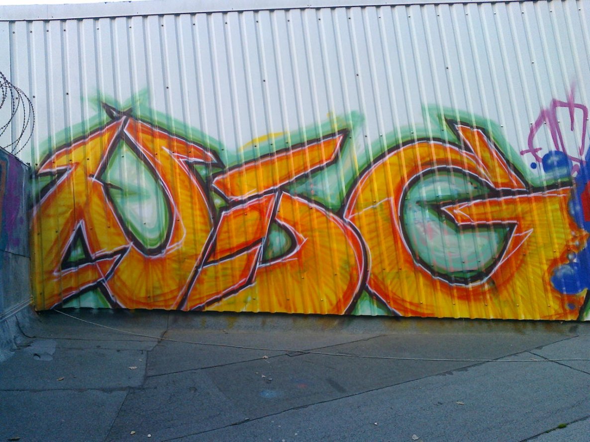 Graffiti Bombing - Photo by WurstUndKaese - Nsg, eker, quest (2014)