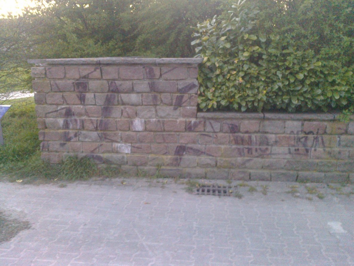 Graffiti Bombing - Photo by WurstUndKaese - Sore, Sor, Ahs