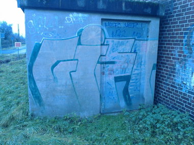 Graffiti Bombing - Photo by WurstUndKaese - Gift, Dmf, Trainline (2002)