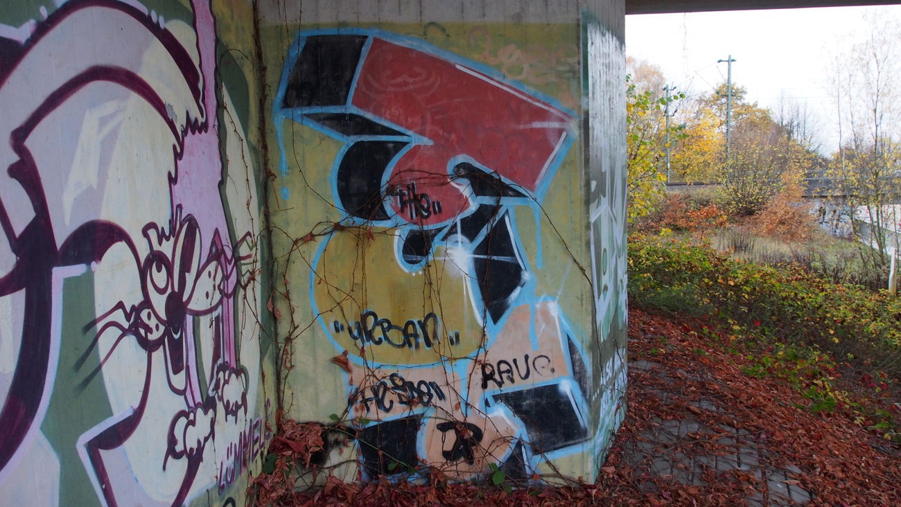Graffiti Bombing - Photo by WurstUndKaese - TUT, Crew