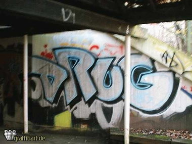 Graffiti Bombing - Photo by WurstUndKaese - Drug, Ksl, Gütersloh (2002)