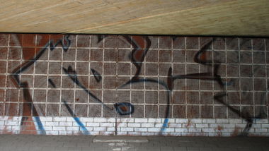 Graffiti Bombing - Photo by WurstUndKaese - ABC, crew
