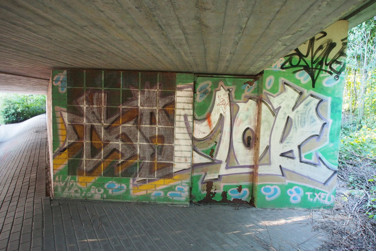Graffiti Bombing - Photo by WurstUndKaese - Amor, Ufe, 1998 (1998)