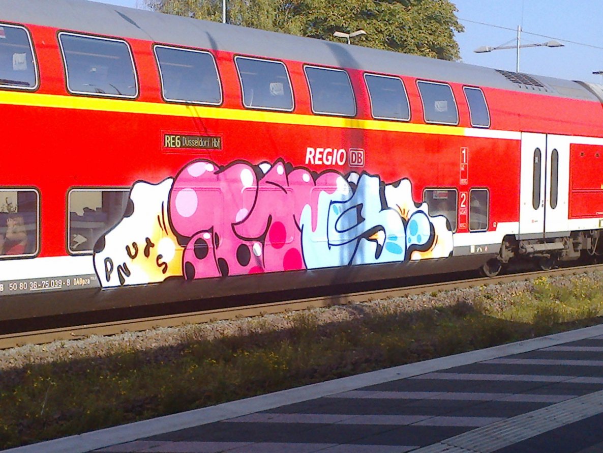 Graffiti Train - Photo by WurstUndKaese - Taps, Taos, Pnuts (2014)