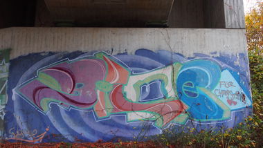 Graffiti Bombing - Photo by WurstUndKaese - BLOE, TUT